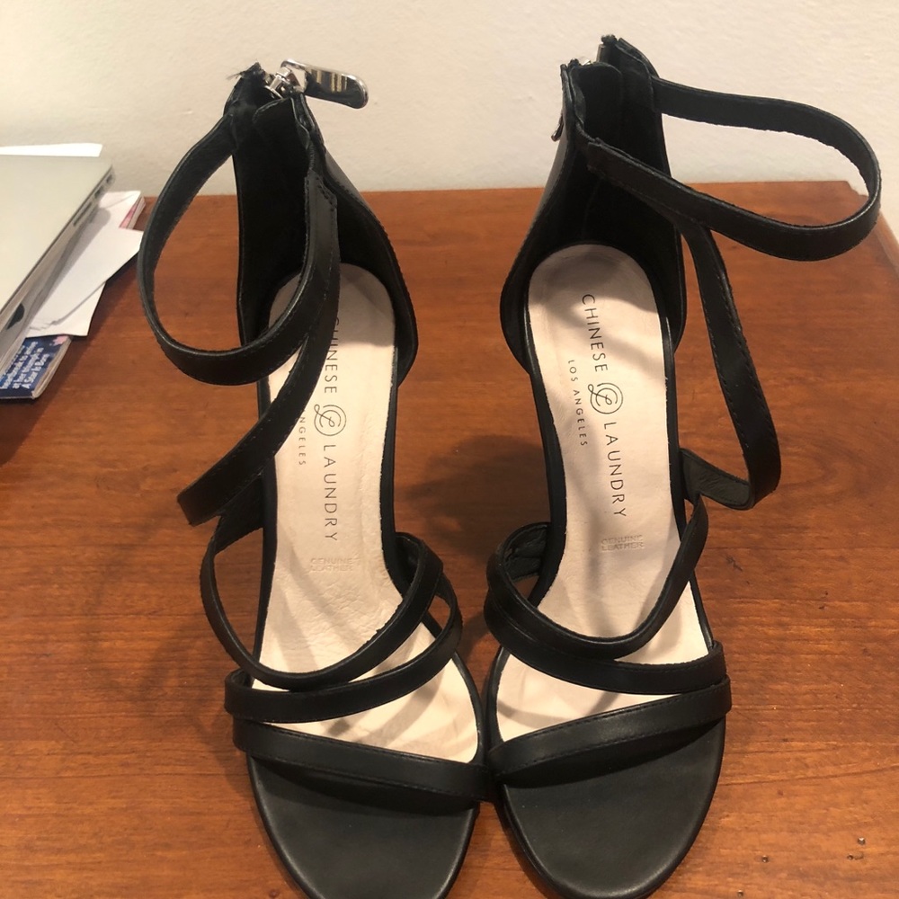 NWOT Chinese Laundry Sandals size 6